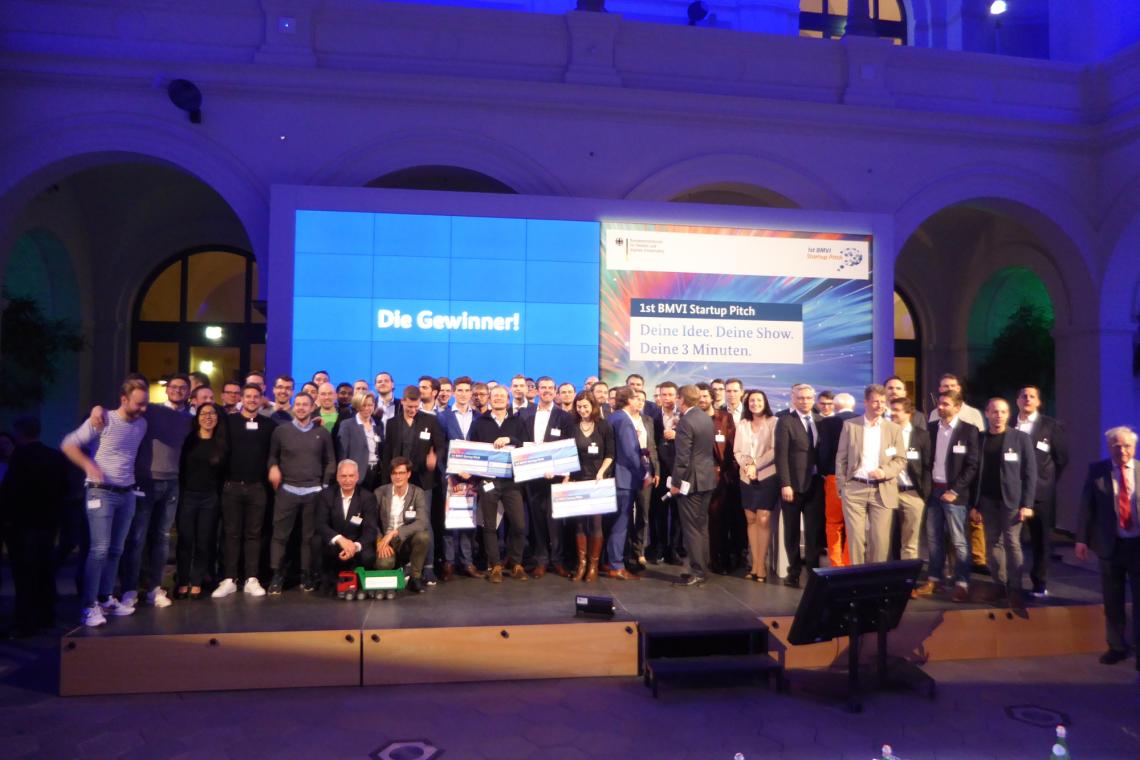 Gruppenbild Sieger Startup Pitch BMVI 2017