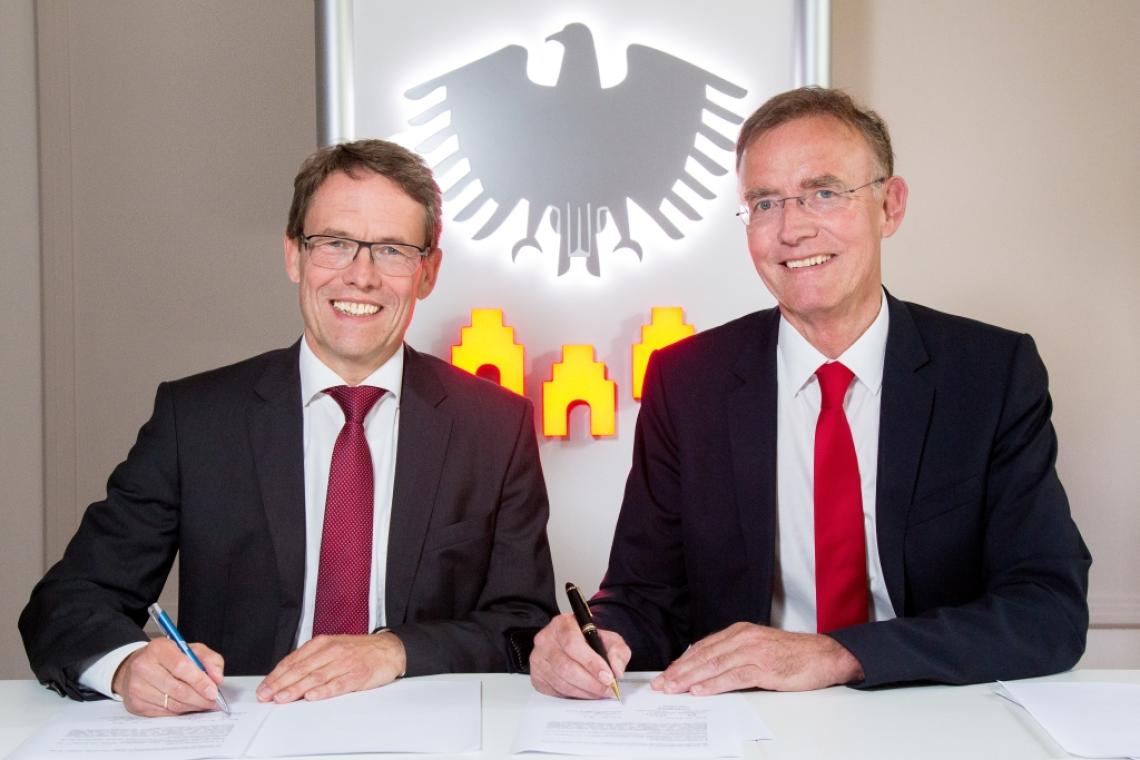 Dr. Gerd Landsberg (DStGB) und Peter Dortans (VDI/VDE-IT) Dr. Gerd Landsberg (DStGB) und Peter Dortans (VDI/VDE-IT)