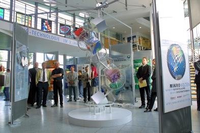 2001 Mikrowelten Ausstellung
